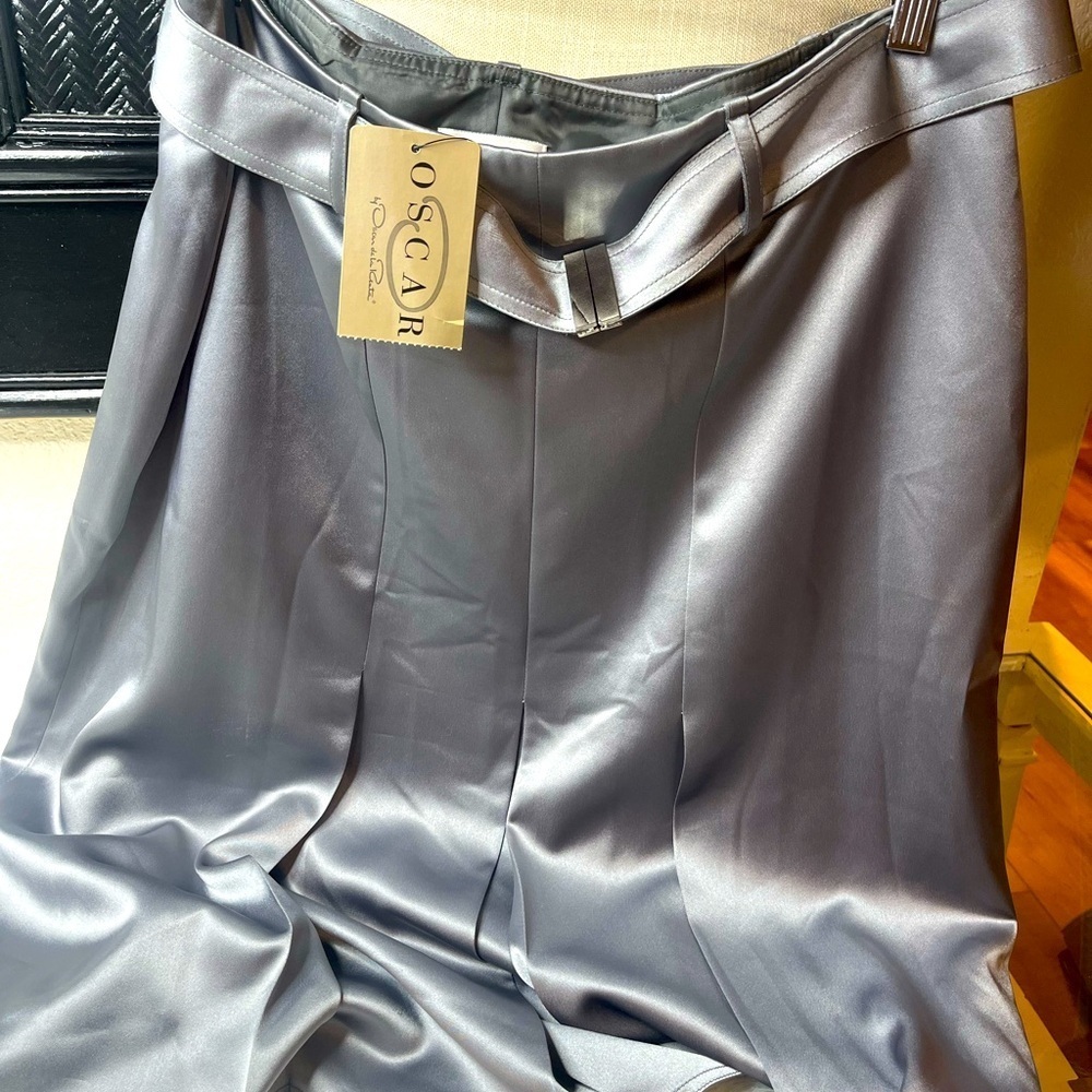 OSCAR DE LA RENTA SILVER INVERTED FLAT PLEAT SATIN SKIRT NEW WITH TAGS